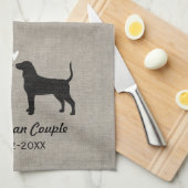 ハートおよび文字が付いているCoonhoundのシルエット キッチンタオル (四つ折り)