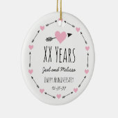 ハートおよび矢のパーソナライズな結婚記念日 セラミックオーナメント (右)