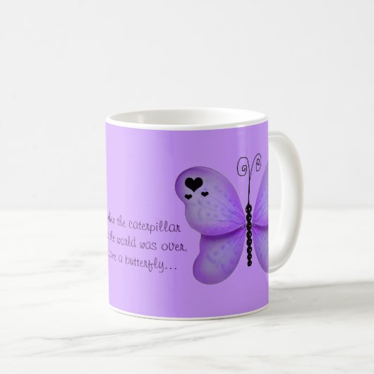 ハートおよび紫色の蝶引用文のマグ コーヒーマグカップ (正面右)