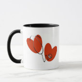 ハートおよび聴診器のマグ マグカップ (左)