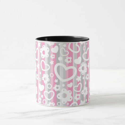 ハートおよび花が付いているパターン マグカップ (中央)