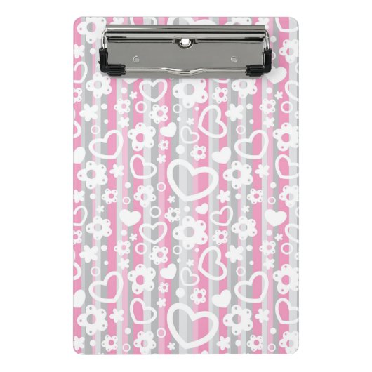 ハートおよび花が付いているパターン ミニクリップボード (正面)