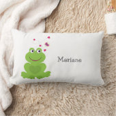 ハートおよび蝶を持つかわいい微笑のカエル ランバークッション (ブランケット)