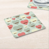 ハートおよび髭を搭載するバレンタインパターン スクエアペーパーコースター (アングル)