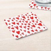 ハートが付いているロマンチックなパターン、愛の記号 スクエアペーパーコースター (アングル)