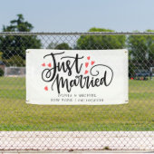 ハートが詰まったモダンな結婚しました カーバナー 横断幕 (インサイチュ)