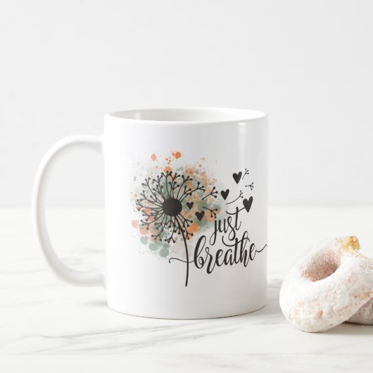 ハートとたんぽぽのJust Breathe ヨガの励まし コーヒーマグカップ (ドーナツ)
