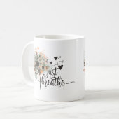 ハートとたんぽぽのJust Breathe ヨガの励まし コーヒーマグカップ (正面左)