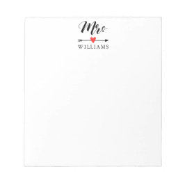 ハートとアパーソナライズされたローを持つミセス ノートパッド