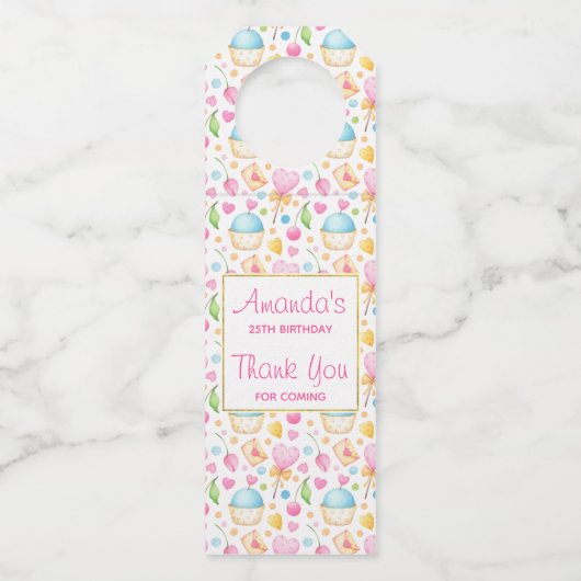 ハートとカップケーキ楽しい水彩パターン ボトルネックタグ (正面)