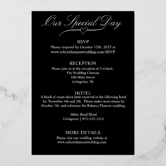 ハートとローズの花、エレガントなブラックウェディング 箔招待状 (裏面)
