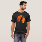 ハートと共に満月を眺める猫のシルエット。美しい Tシャツ (正面フル)