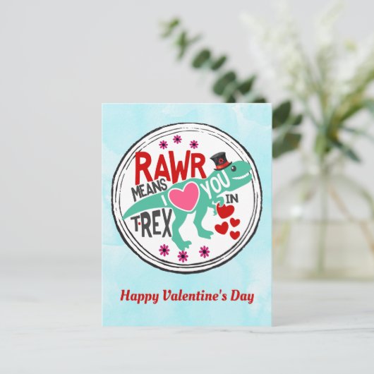 ハートと花でいっぱいの黒のトップハットをかぶった緑のT-Rexがキュートで面白いバレンタイン ポストカード (スタンド正面)