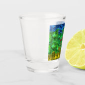 ハートと蝶がアマジ国旗の背景 ショットグラス (左)