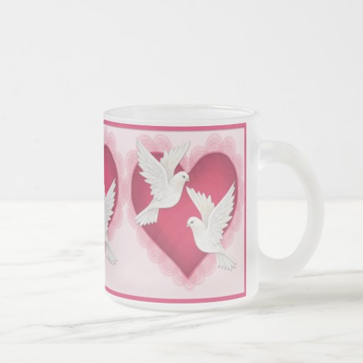 ハートと鳩 – ピンク フロストグラスマグカップ (右)