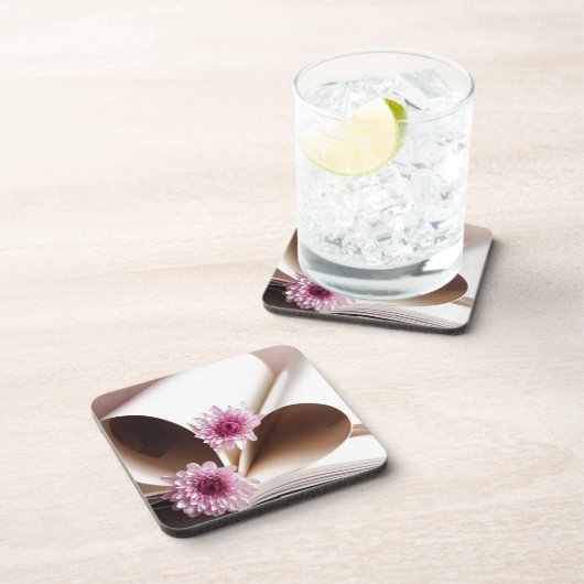 ハートになされる本のページは形づきます コースター (右側)