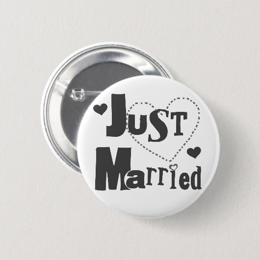 ハートのたった今結婚しましたの黒い文字 缶バッジ (正面&裏面)