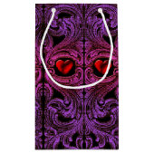 ハートのギフトバッグを持つゴシックの紫色のオーナメント スモールペーパーバッグ (裏面)