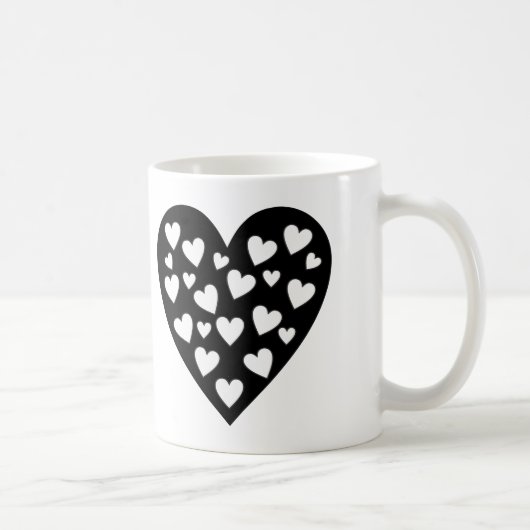 ハートのハート – 黒ハート上の白いハート コーヒーマグカップ (右)