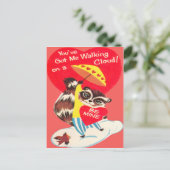 ハートのバレンタインカードを持つヴィンテージのレトロのアライグマ シーズンポストカード (スタンド正面)