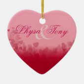 ハートのフェスティバルのバレンタイン愛新婚者のカップル セラミックオーナメント (正面)