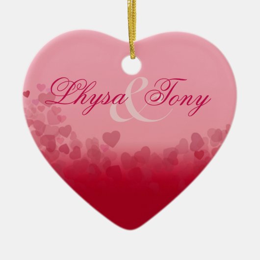 ハートのフェスティバルのバレンタイン愛新婚者のカップル セラミックオーナメント (正面)