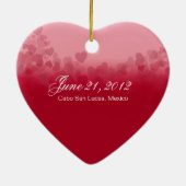 ハートのフェスティバルのバレンタイン愛新婚者のカップル セラミックオーナメント (裏面)