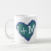 ハートのマグのパーソナライズなイニシャル コーヒーマグカップ (左)