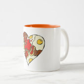 ハートのマグの上の揚げ物 ツートーンマグカップ (正面右)