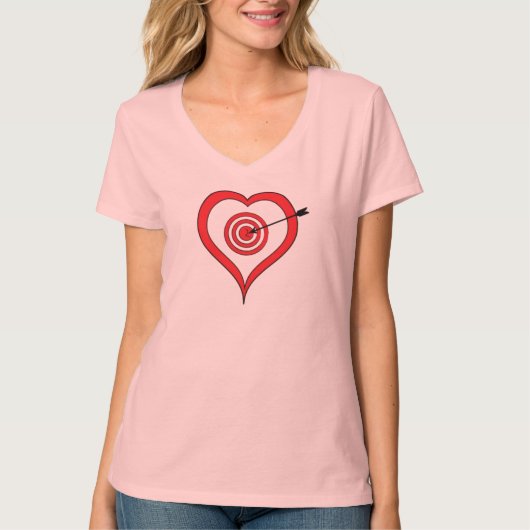 ハートの中心点のバレンタインのTシャツ Tシャツ (正面)