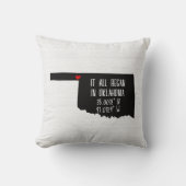 ハートの付いたオクラホマ州のGPS座標 クッション (正面)