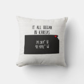 ハートの付いたカンザス州のGPS座標 クッション (正面)