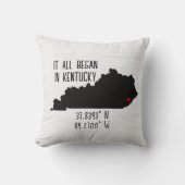 ハートの付いたケンタッキー州のGPS座標 クッション (正面)