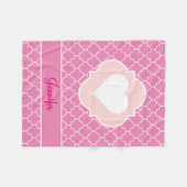 ハートの名前の白いシルエットのピンクのクローバー フリースブランケット (正面(横))