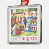 ハートの女王はアリスを言います、"私は女王です! " メタルオーナメント (左)