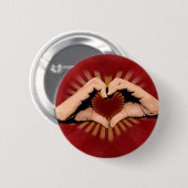 ハートの形をした手、愛デザイン 缶バッジ (正面&裏面)