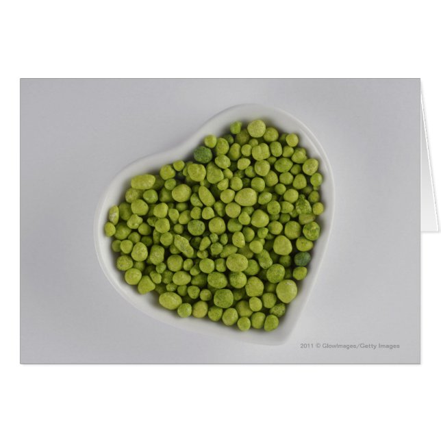 ハートの形ボールの緑の小石のクローズアップ (正面横)