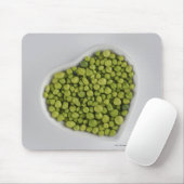 ハートの形ボールの緑の小石のクローズアップ マウスパッド (マウス)