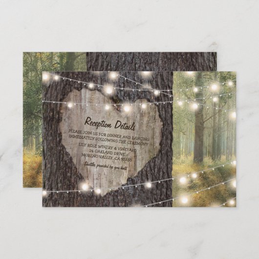 ハートの彫刻が施された木の結婚式 | ラスティックなストリングライト エンクロージャーカード (正面/裏面)