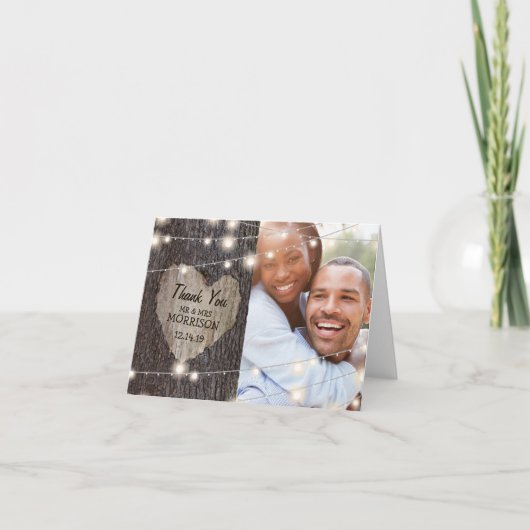 ハートの彫刻が施された木の結婚式 感謝メッセージカード サンキューカード (正面)