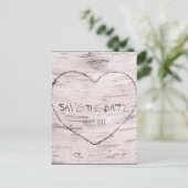 ハートの彫刻と樺の木のウェディング　結婚式の日程を保存しよう 案内ポストカード (スタンド正面)