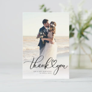 ハートの手書き文字の新婚夫婦の結婚式の写真 サンキューカード