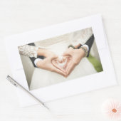 ハートの手結婚内 長方形シール (封筒)