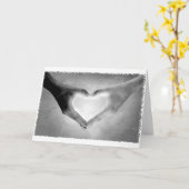 ハートの手 白黒写真 カード (黄色い花)