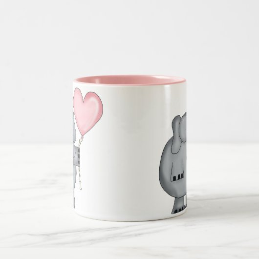 ハートの気球を持つ象 ツートーンマグカップ (中央)