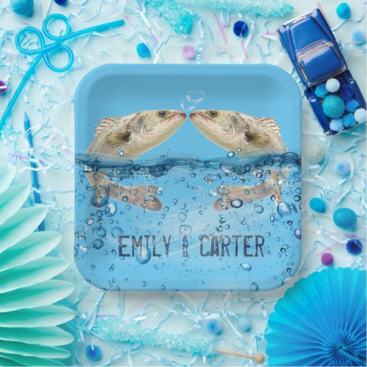 ハートの泡と一緒に水の中の結婚式の魚 ペーパープレート (パーティー)