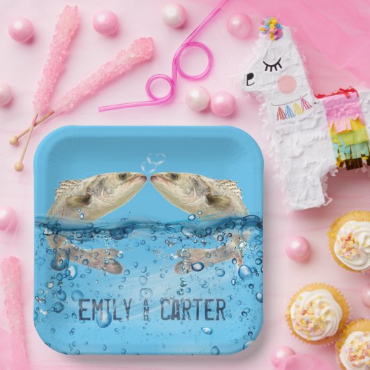 ハートの泡と一緒に水の中の結婚式の魚 ペーパープレート (パーティー)