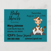 ハートの点のベビーシャワーを持つおもしろいな牛 インビテーションポストカード (正面)