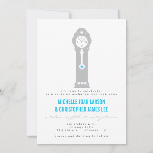 ハートの結婚式招待状が付いているモダンな時計 招待状 (正面)