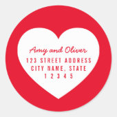 ハートの編集可能な背景色のカップルのアドレス ラウンドシール (正面)